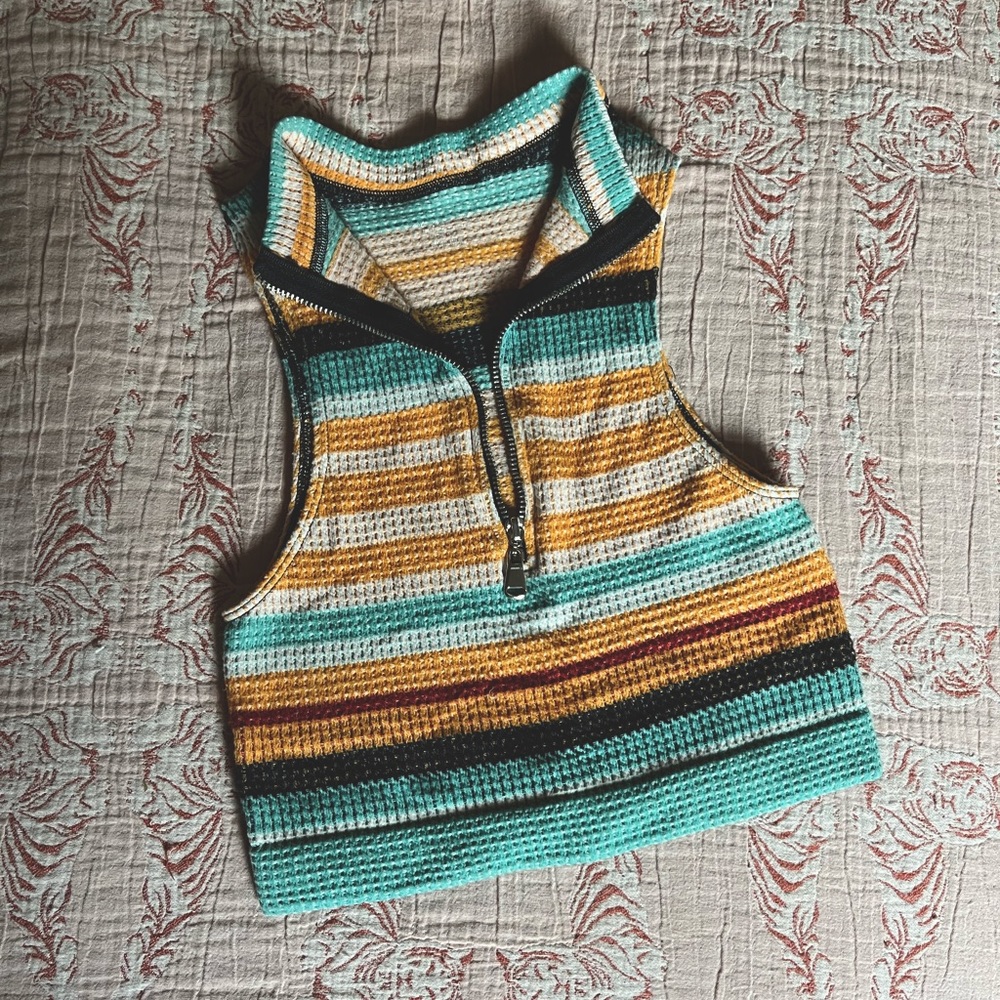 Urban outfitters half zip, crop top size xs